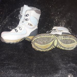 Youth snow boots